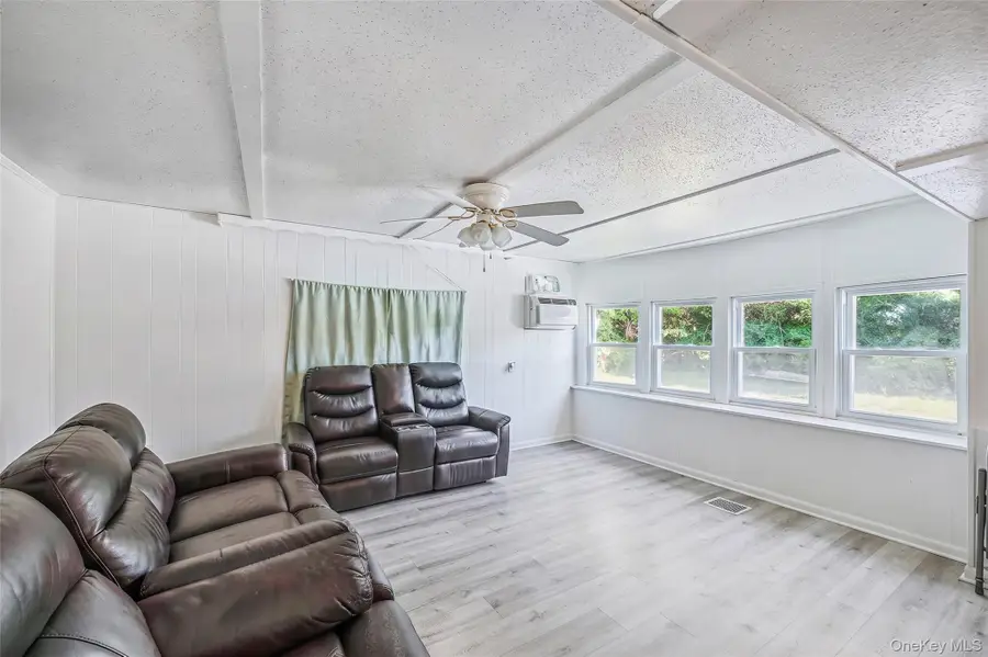 703 Fresh Pond Ave #48, Calverton, NY 11933 - #3