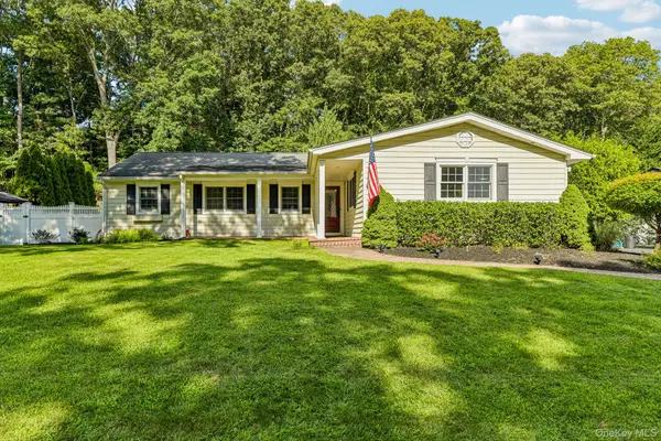 59 Derby Place, Smithtown, NY 11787
