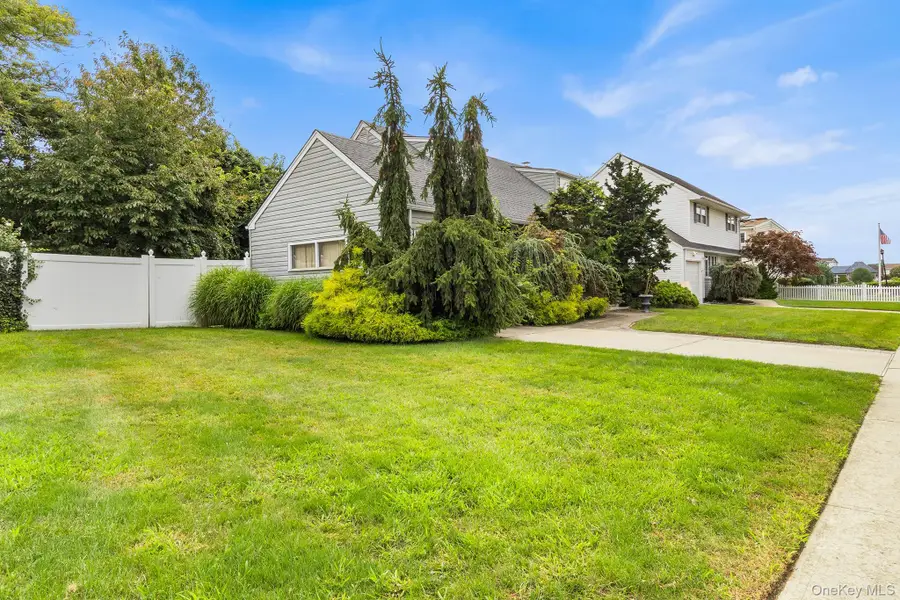 2075 Alan Drive, Seaford, NY 11783 - #3