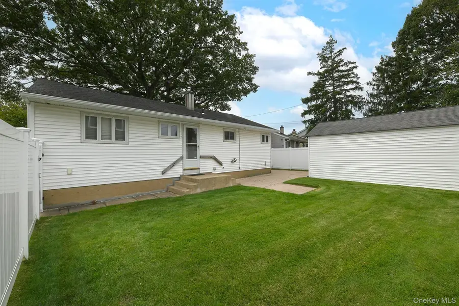 654 Carlyle Avenue, Franklin Square, NY 11010 - #2