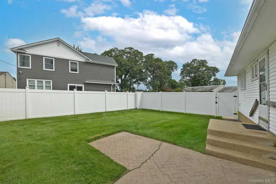 654 Carlyle Avenue, Franklin Square, NY 11010 - #3