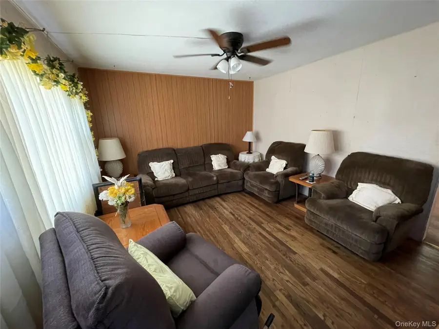 16 Heathcote Road, Lindenhurst, NY 11757 - #2