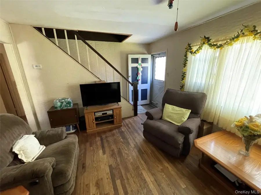 16 Heathcote Road, Lindenhurst, NY 11757 - #3