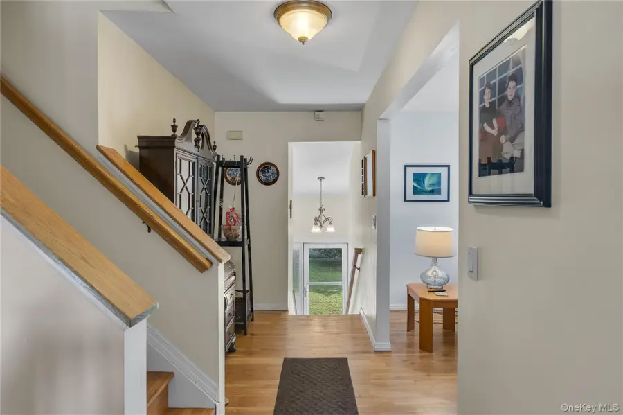 23 Dale Lane, Smithtown, NY 11787 - #3