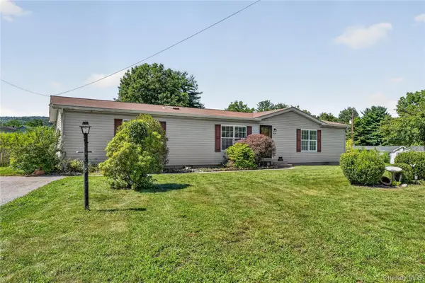 43 Palm Dr, Bloomingburg, NY 12721