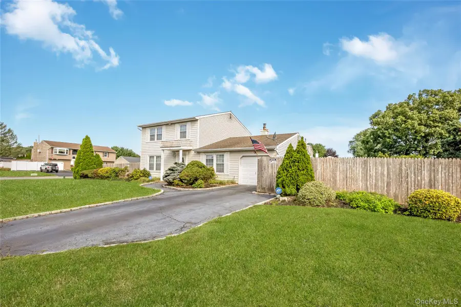 11 Shade Tree Lane, East Patchogue, NY 11772 - #3