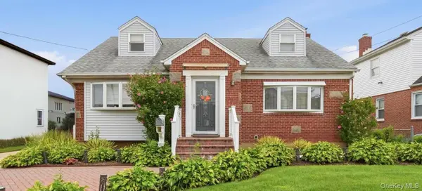 66 Caroline Avenue, Franklin Square, NY 11010