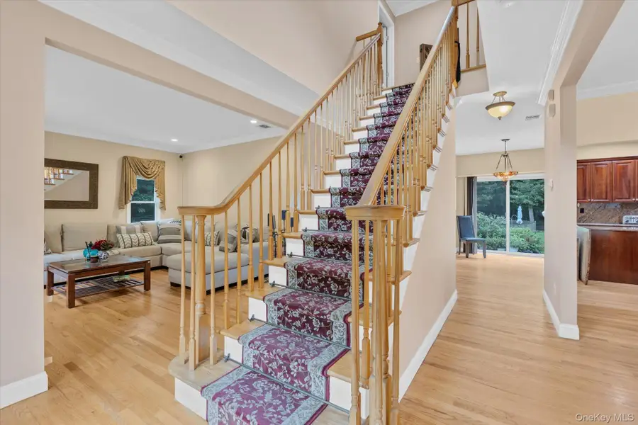 25 Pashen Place, Dix Hills, NY 11746 - #3