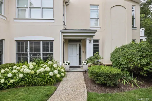 138 Doral Greens Drive W, Rye Brook, NY 10573