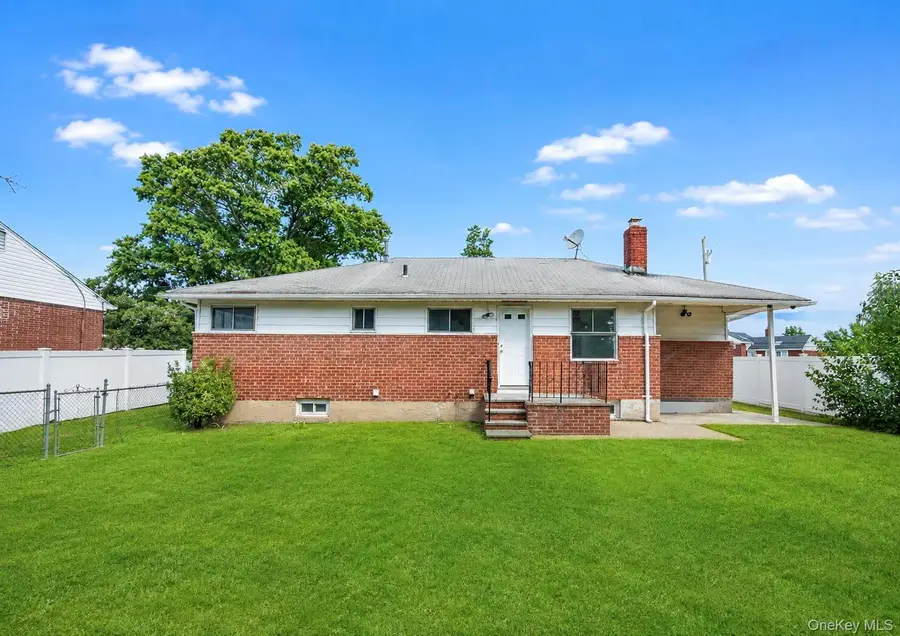 71 6th Street, Hicksville, NY 11801 - #3