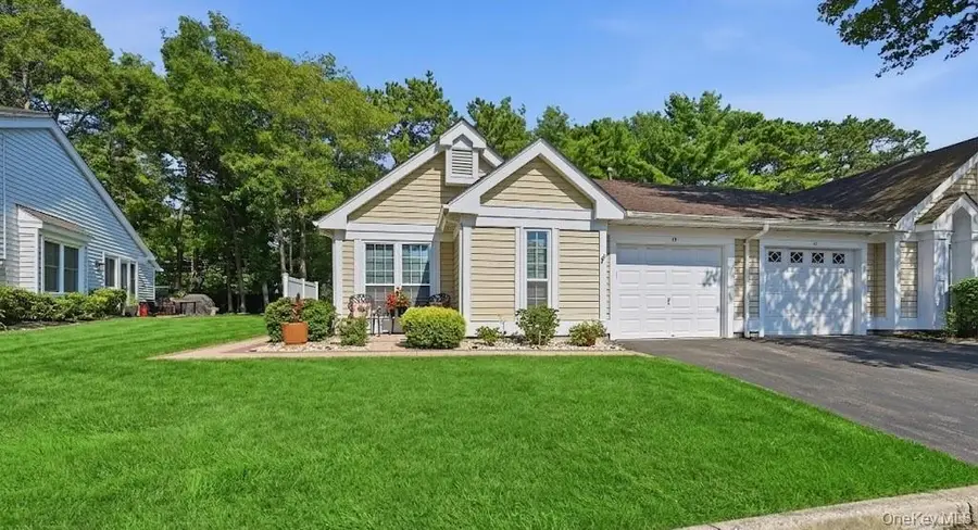 15 Glen Drive, Ridge, NY 11961 - #3