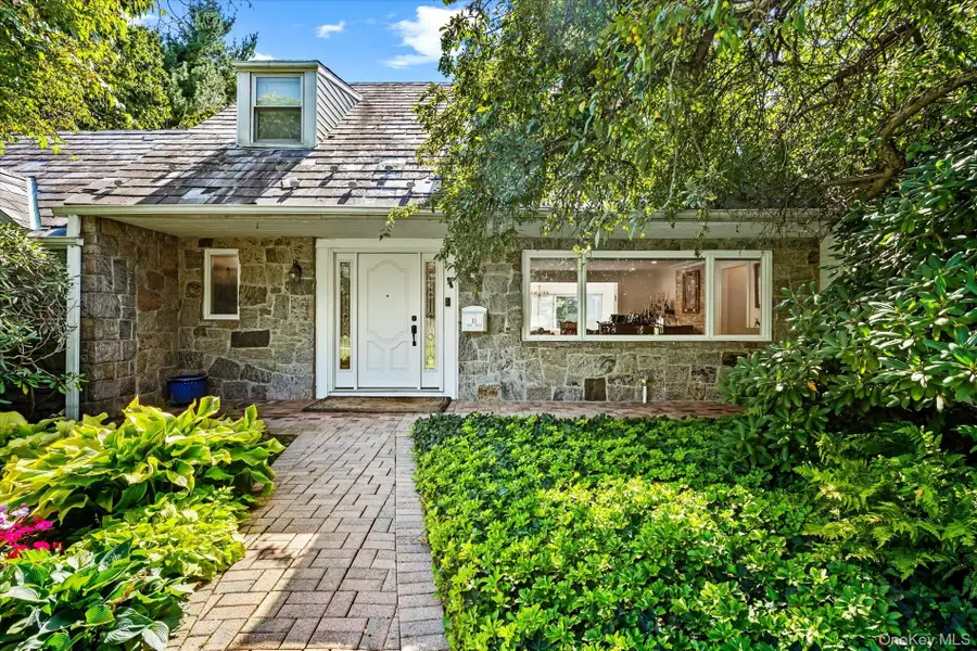 10 Vista Drive, Great Neck, NY 11021 - #3