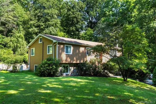 137 W Shore Drive, Putnam Valley, NY 10579
