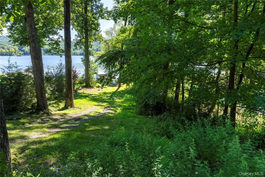 137 W Shore Drive, Putnam Valley, NY 10579 - #3