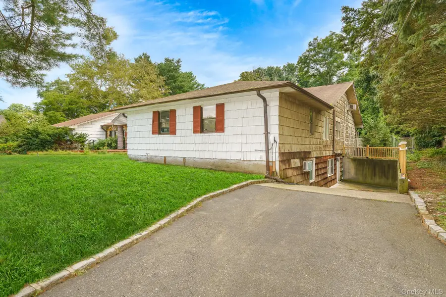 4 Rose Court, Centereach, NY 11720 - #3