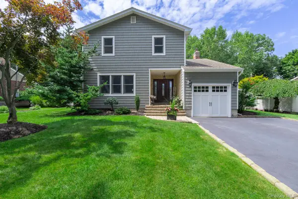 22 Sycamore Lane, Commack, NY 11725