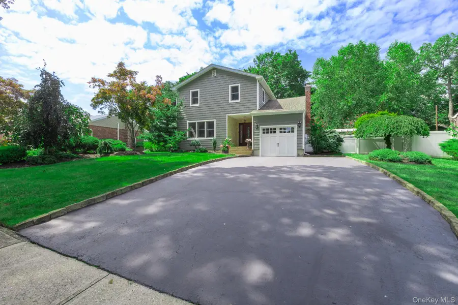 22 Sycamore Lane, Commack, NY 11725 - #2