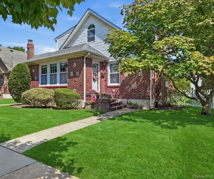 73 Chestnut Avenue, Floral Park, NY 11001 - #3