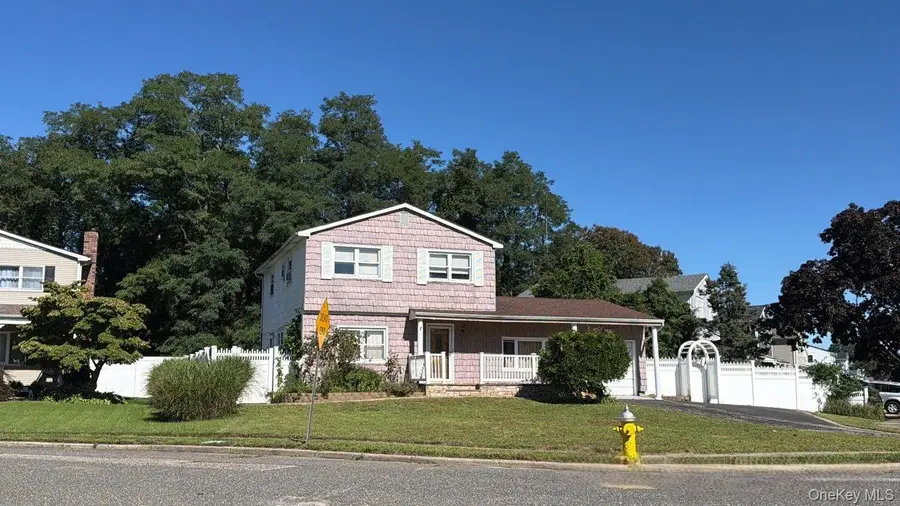 32 Sylvia Circle, Holbrook, NY 11741 - #2
