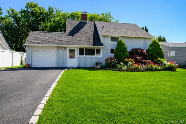 162 Twin Lane N, Wantagh, NY 11793