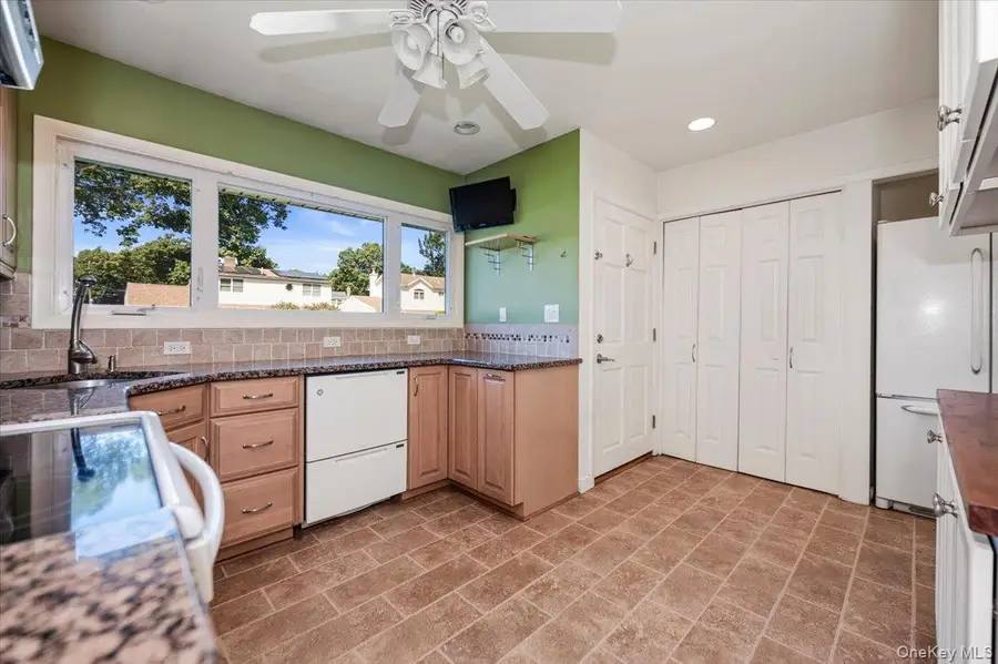 162 Twin Lane N, Wantagh, NY 11793 - #3