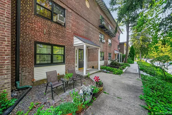 1243 California Road #2R, Eastchester, NY 10709