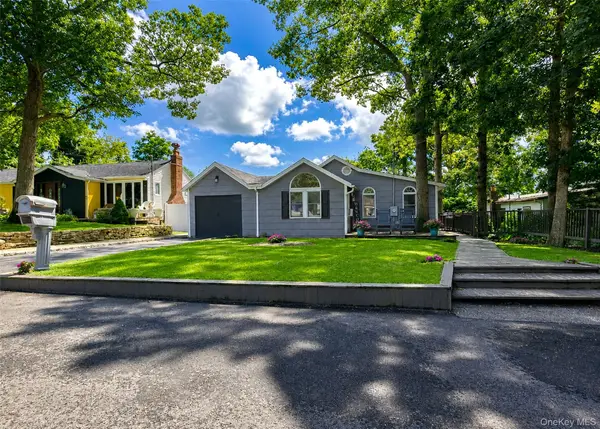 18 Oceanview Avenue, Farmingville, NY 11738