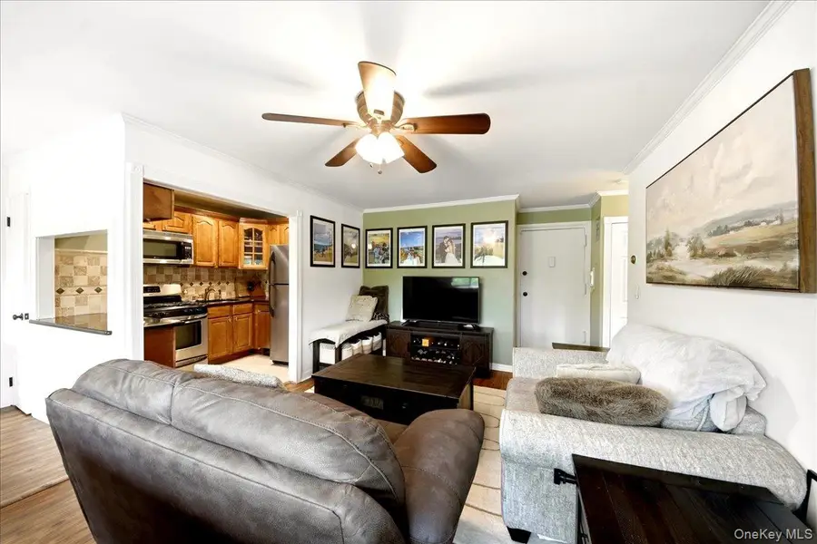 828 Pelhamdale Avenue #2P, New Rochelle, NY 10801 - #3