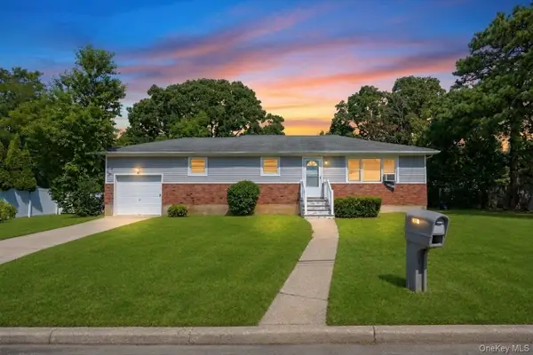 334 Robbins Street, Lindenhurst, NY 11757