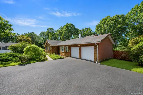 2 Ira Court, Manorville, NY 11949