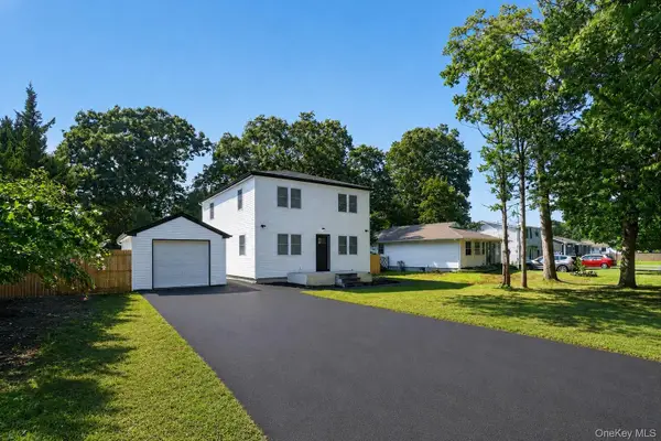 118 Floyd Road, Shirley, NY 11967