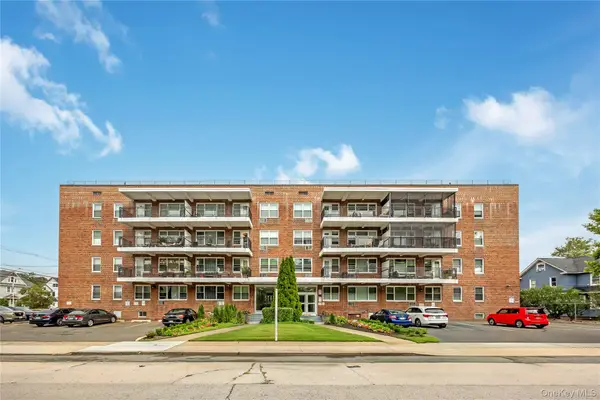 100 Randall Avenue #3D, Freeport, NY 11520
