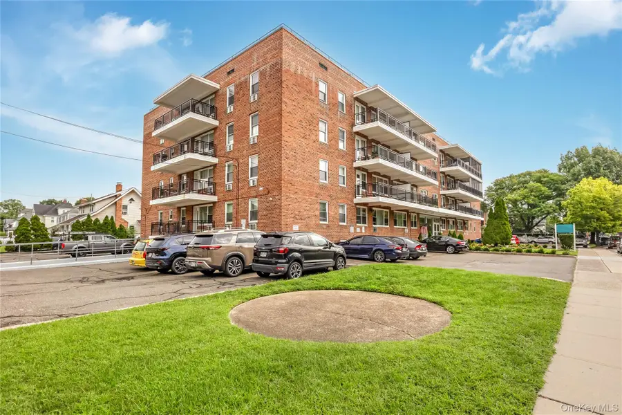 100 Randall Avenue #3D, Freeport, NY 11520 - #3