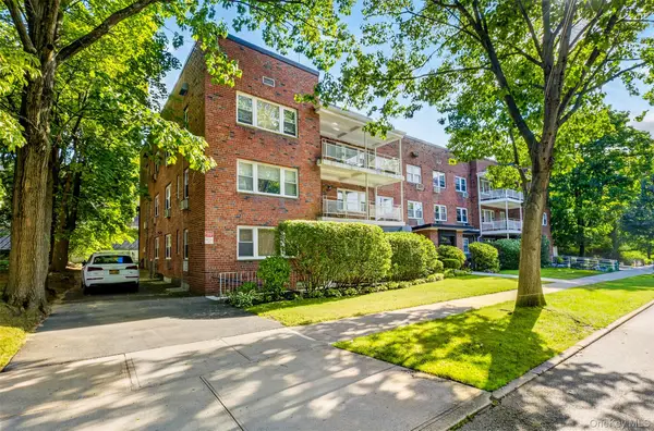 20 Hill Park Avenue #1F, Great Neck, NY 11021