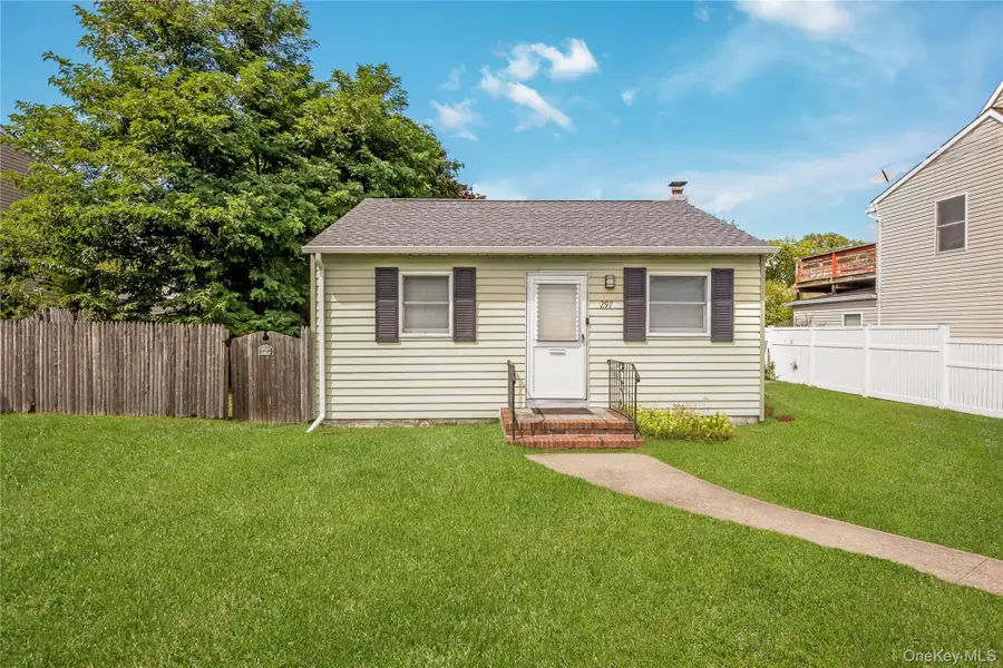 297 16th Street, West Babylon, NY 11704 - #2