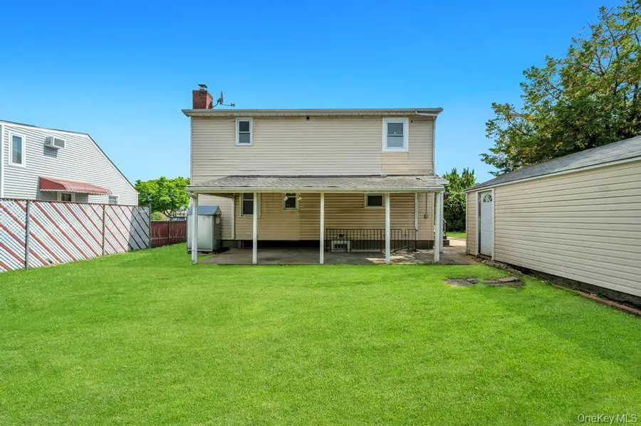 15 Farm Lane, Hicksville, NY 11801 - #3