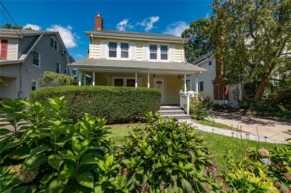69 Bar Beach Road, Port Washington, NY 11050
