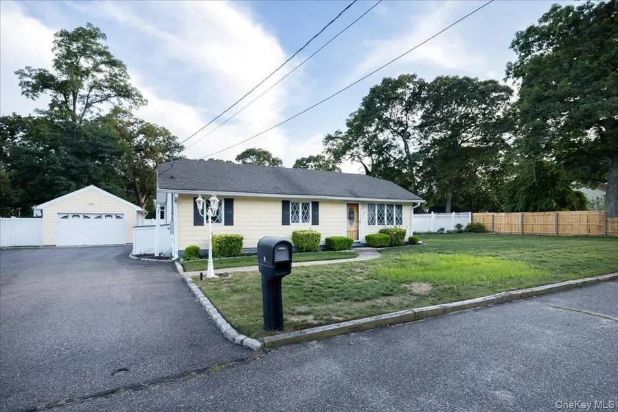 8 Doradell Drive, Holbrook, NY 11741 - #2