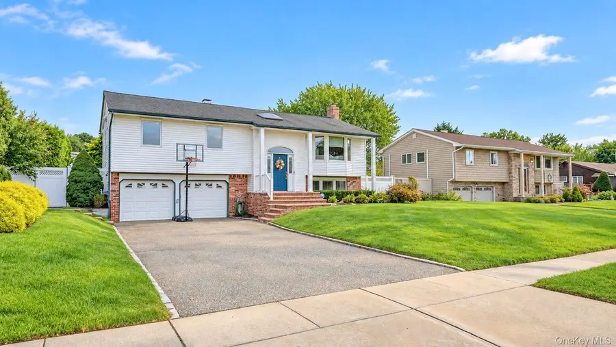 163 S Plaisted Avenue, Hauppauge, NY 11788 - #2