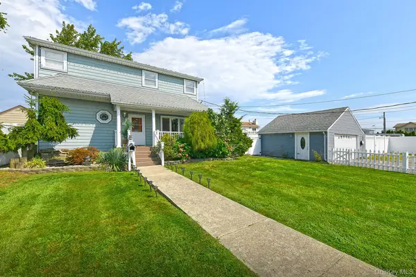 48 Lake Street, Lindenhurst, NY 11757