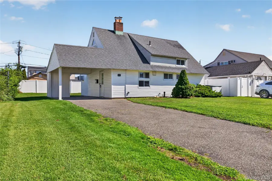 17 Berry Lane, Hicksville, NY 11801 - #2