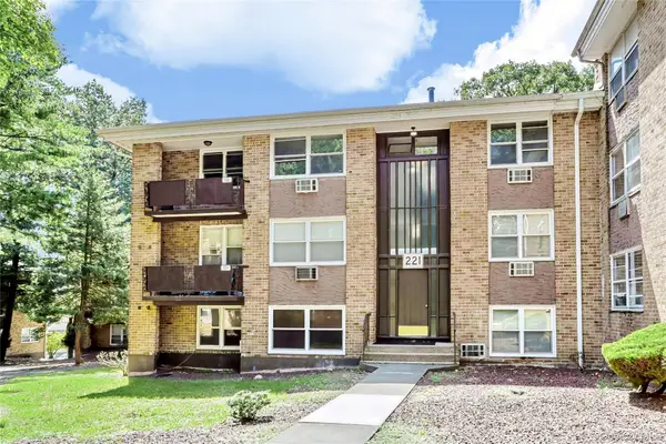221 Kearsing Parkway #E, Monsey, NY 10952