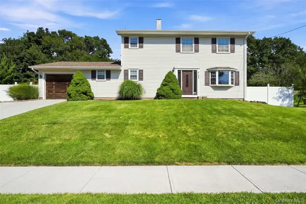 25 Harvey Lane, Ronkonkoma, NY 11779
