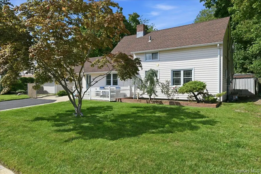 136 Tardy Lane S, Wantagh, NY 11793 - #3