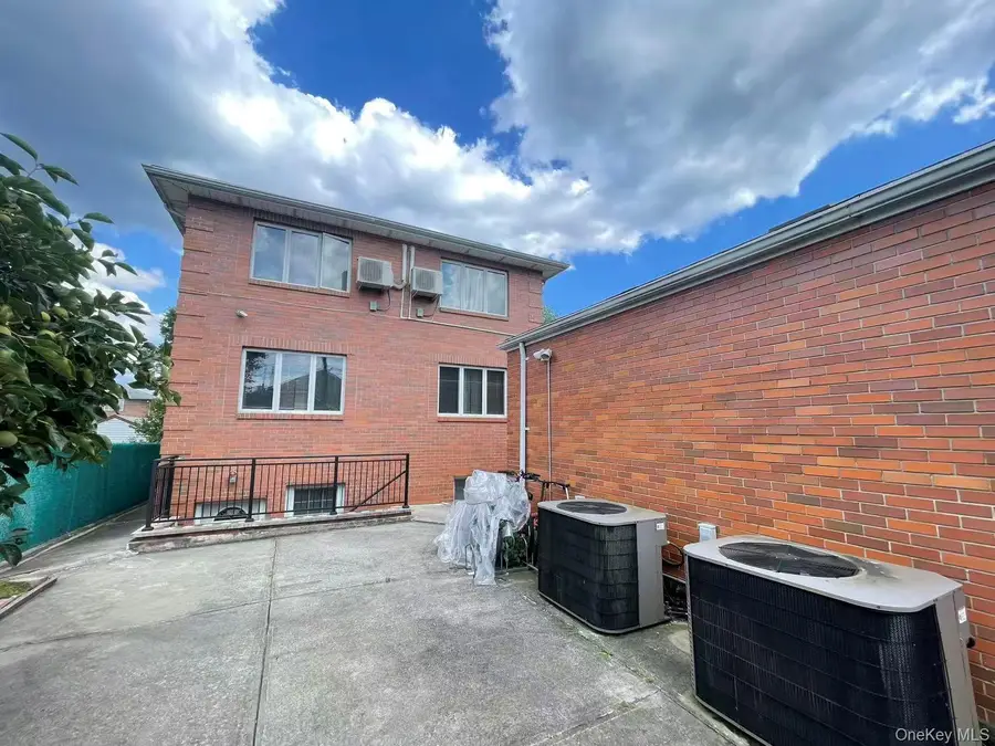 58-14 256th Street, Little Neck, NY 11362 - #2