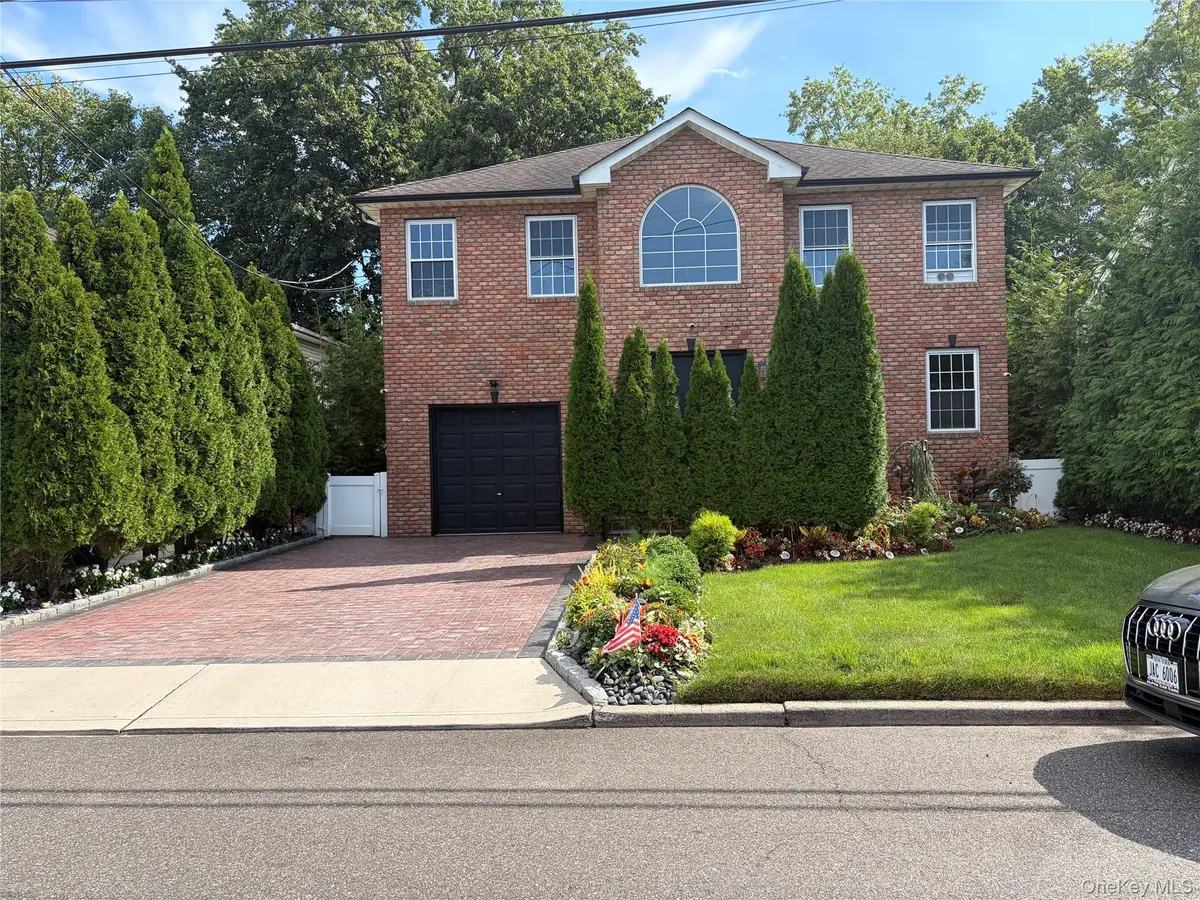 Address Withheld By Seller, Garden City Park, NY 11040 - #1