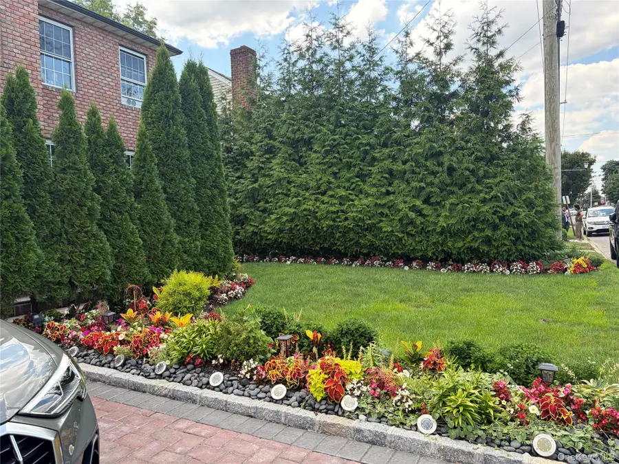 Address Withheld By Seller, Garden City Park, NY 11040 - #3