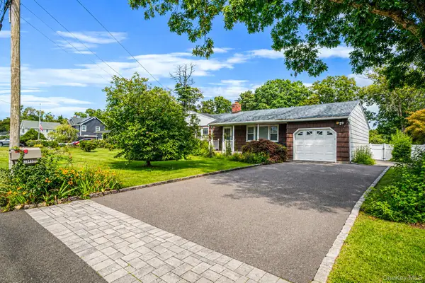 2345 Louis Kossuth Avenue, Ronkonkoma, NY 11779