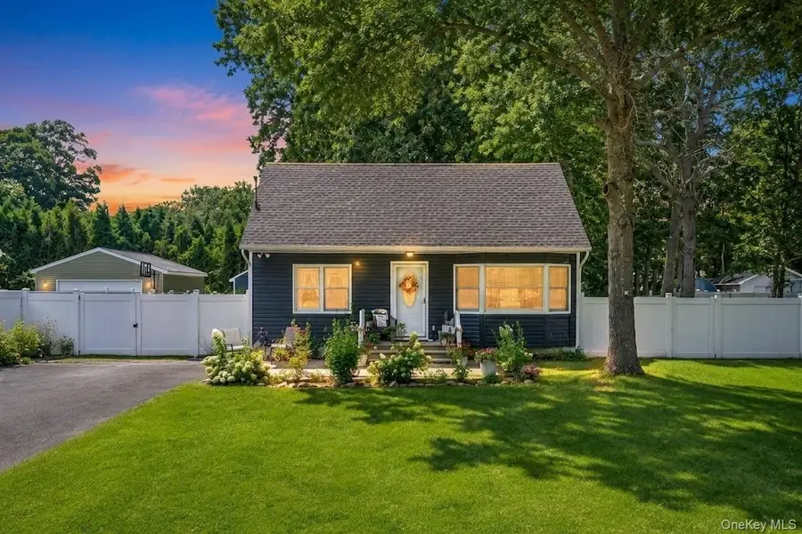 51 Roberts Road W, Shirley, NY 11967 - #2