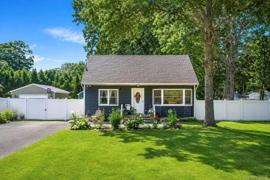 51 Roberts Road W, Shirley, NY 11967 - #3